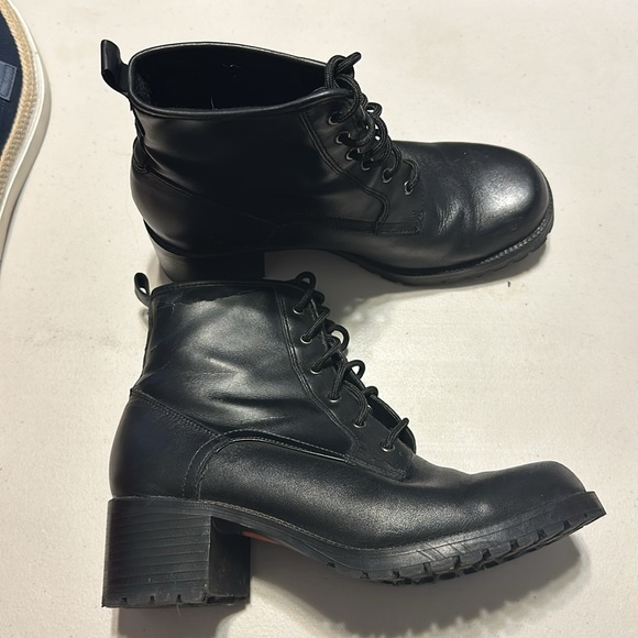 Boots - Picture 2 of 5